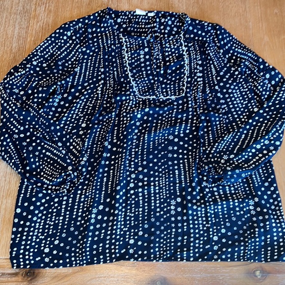 GAP Tops - GAP blouse. Size M. EUC.